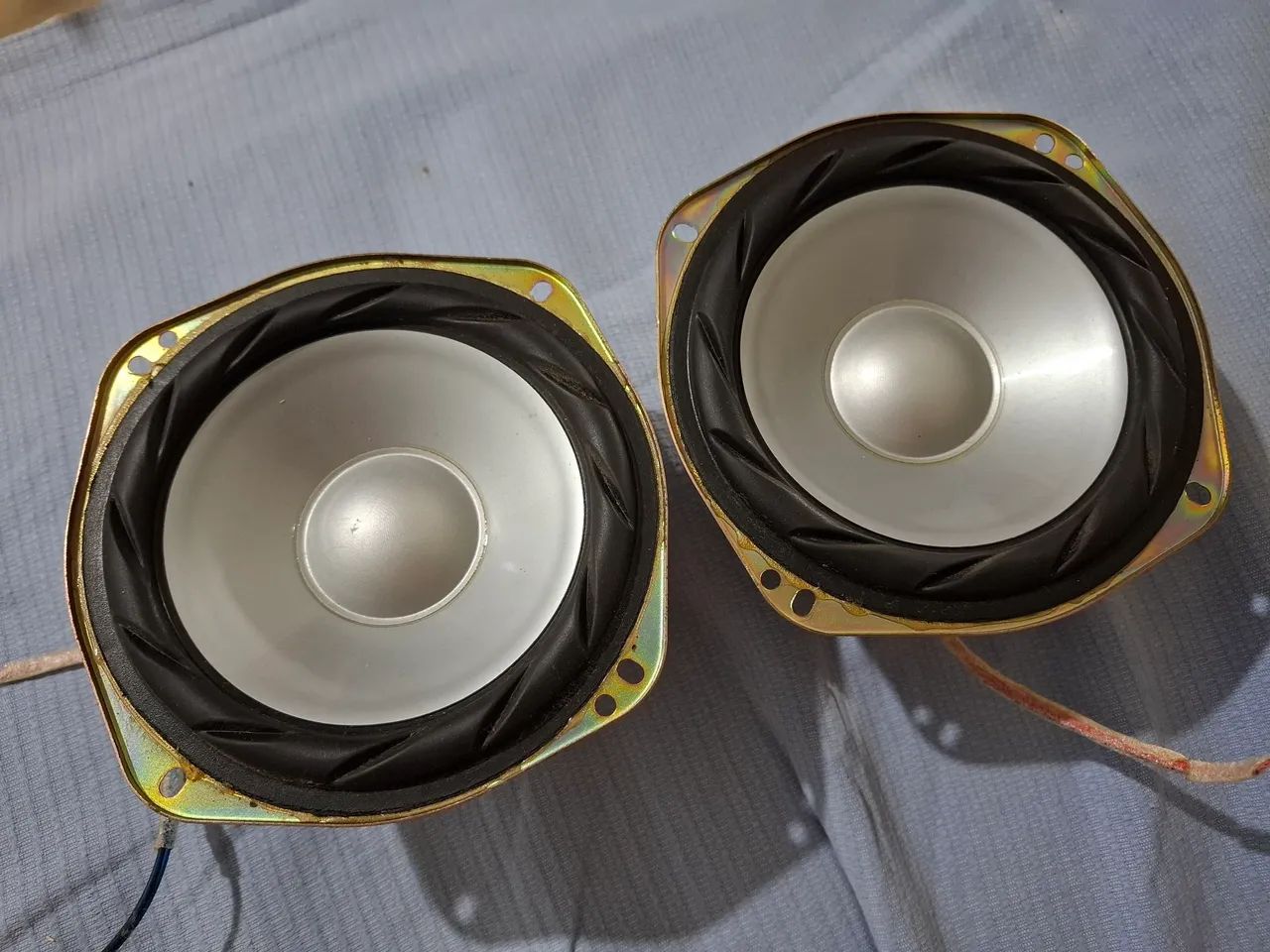 PAR DE ALTO FALANTES SONY ZW5 :) - Equipamentos e Acessórios de