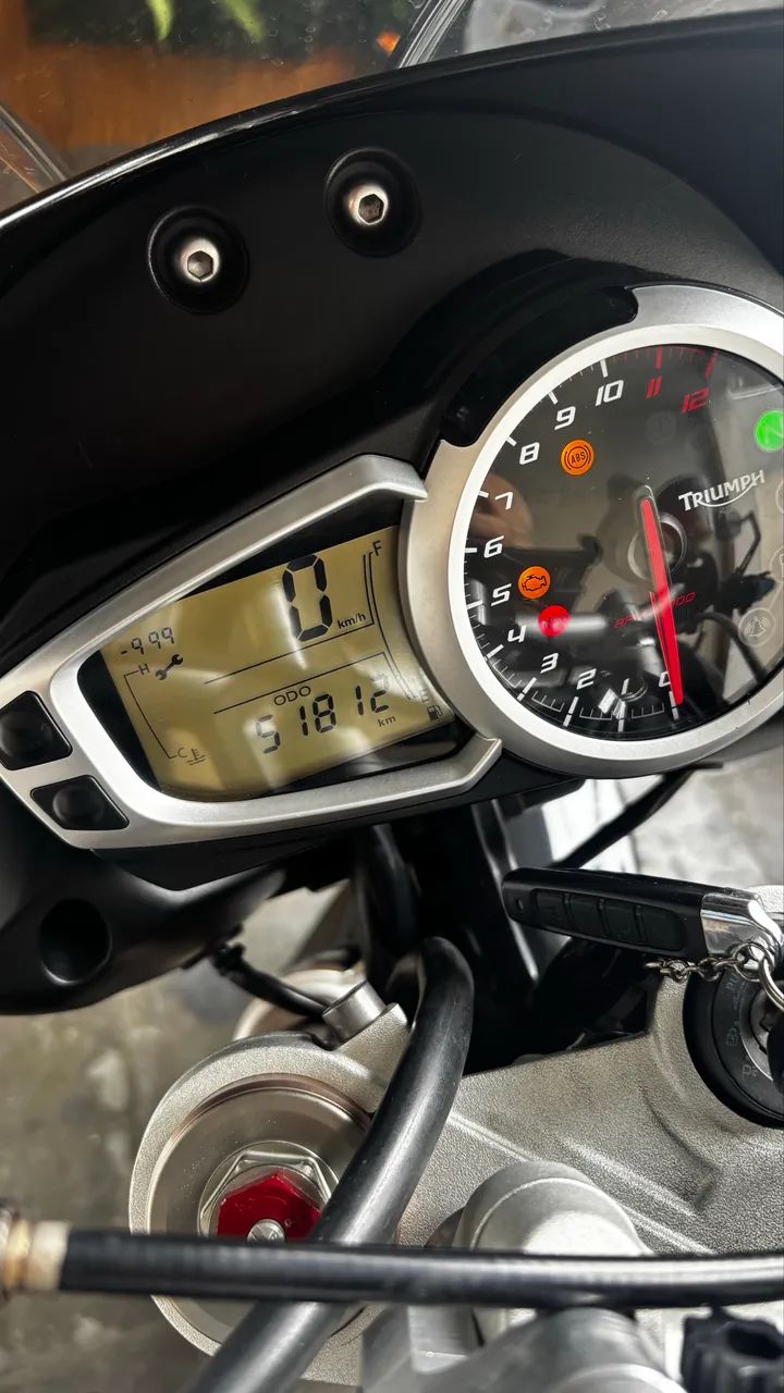 Triumph Speed Triple 1050 - Foto 3