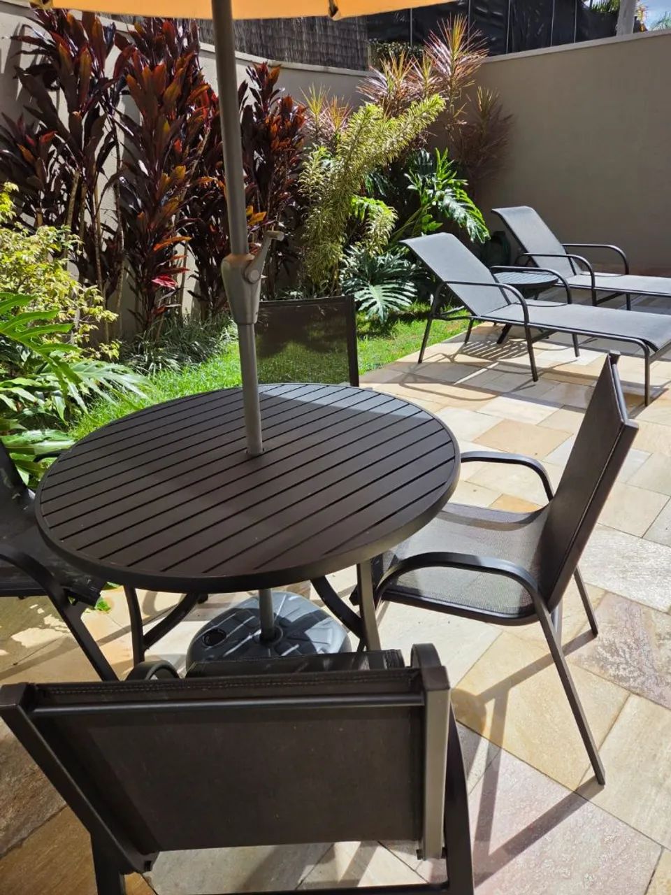 Kit piscina e área externa - Espreguiçadeira e mesa - Foto 2