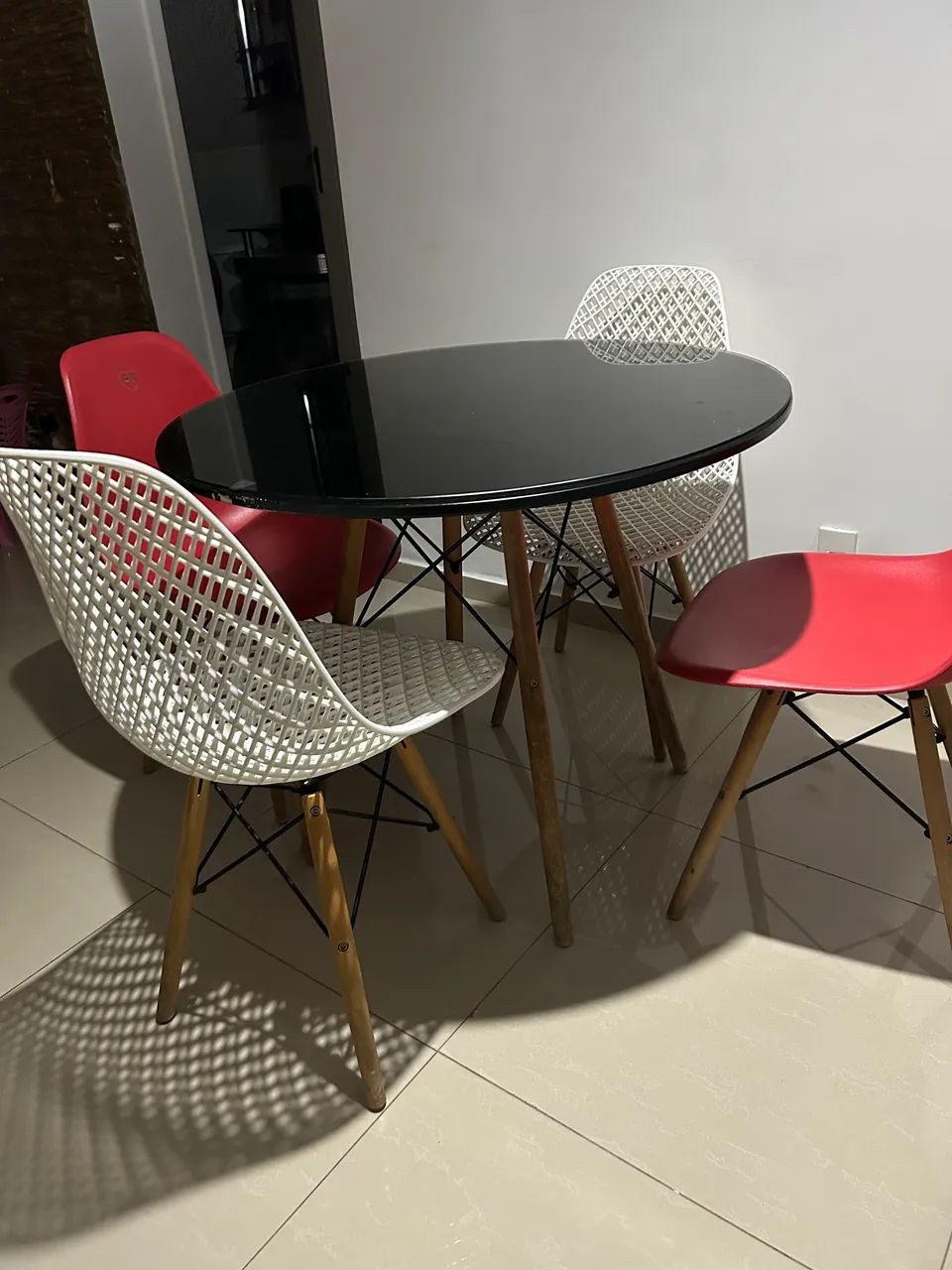 Vende-se Mesa de Vidro com Cadeiras 