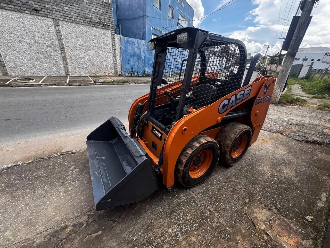 MINI CARREGADEIRA SR150 MARCA CASE ANO 2010