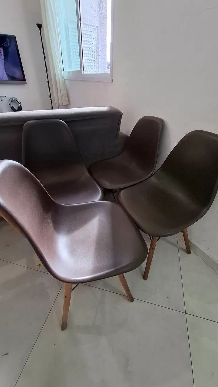 Mesa c/ 4 cadeiras 1,30m por 0,90cm - Foto 2