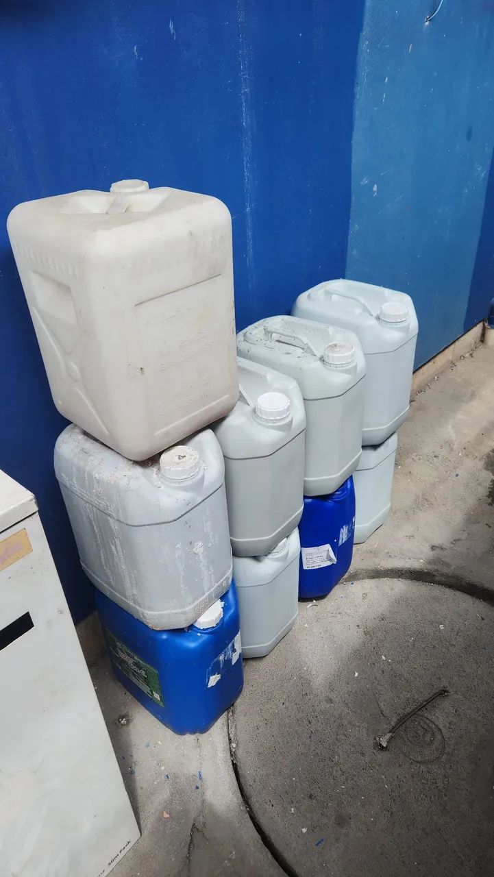 Galão plastico de 20 litros usado 