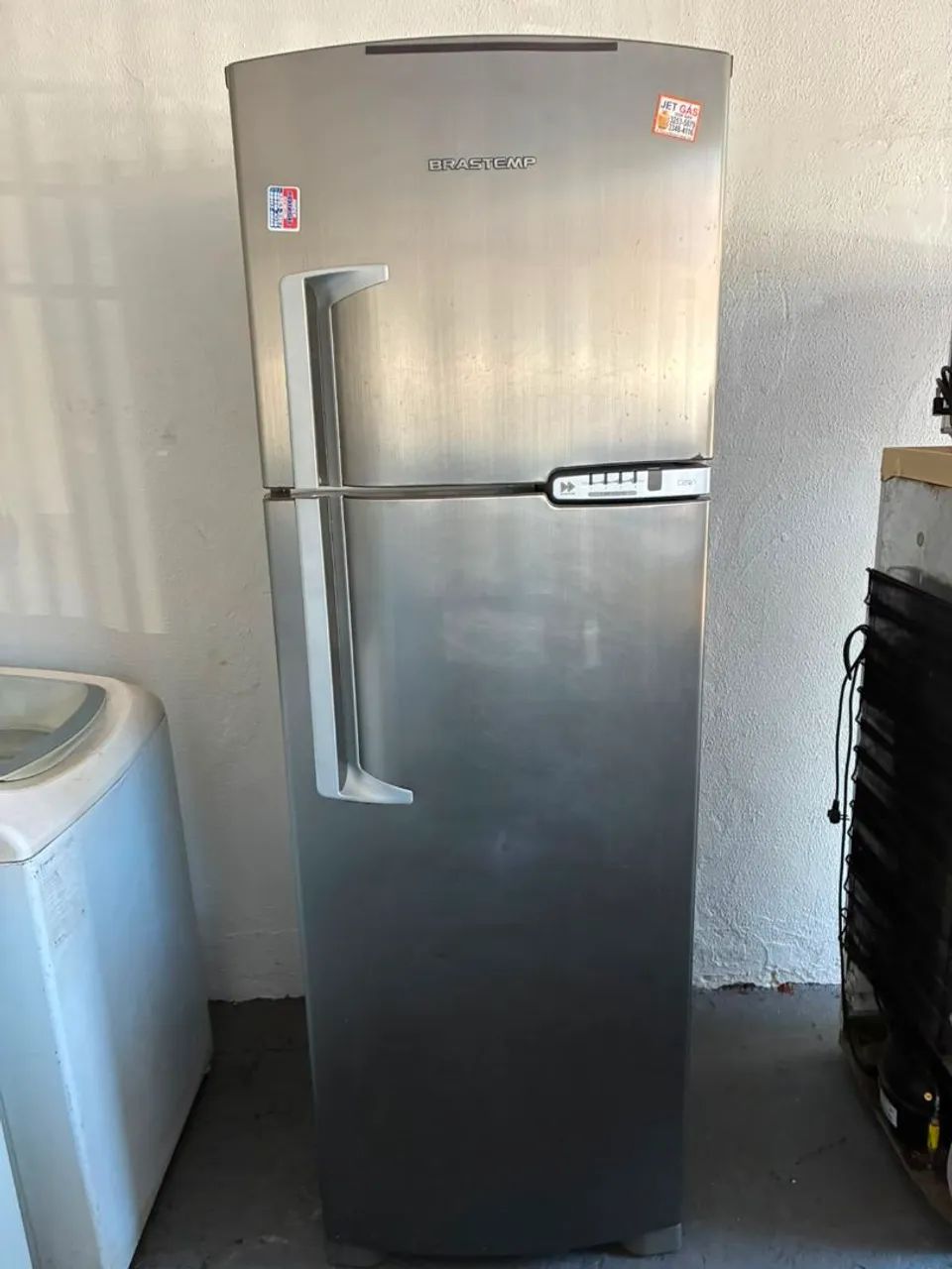 Geladeira máquina de lavar lava e secar e microondas 