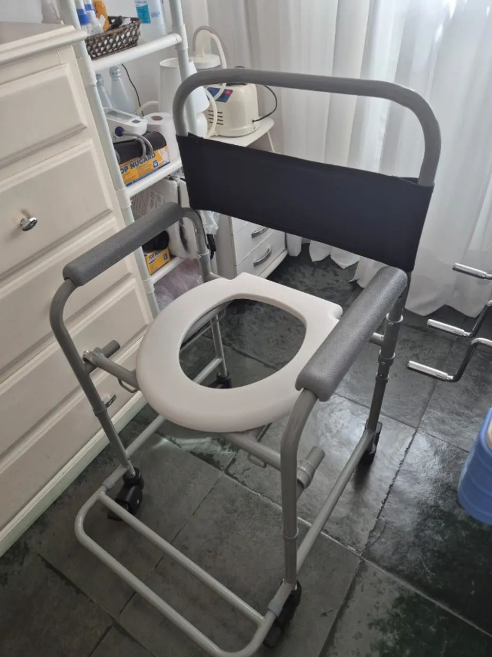 Cadeira de Banho Dellamed sem uso - Foto 2