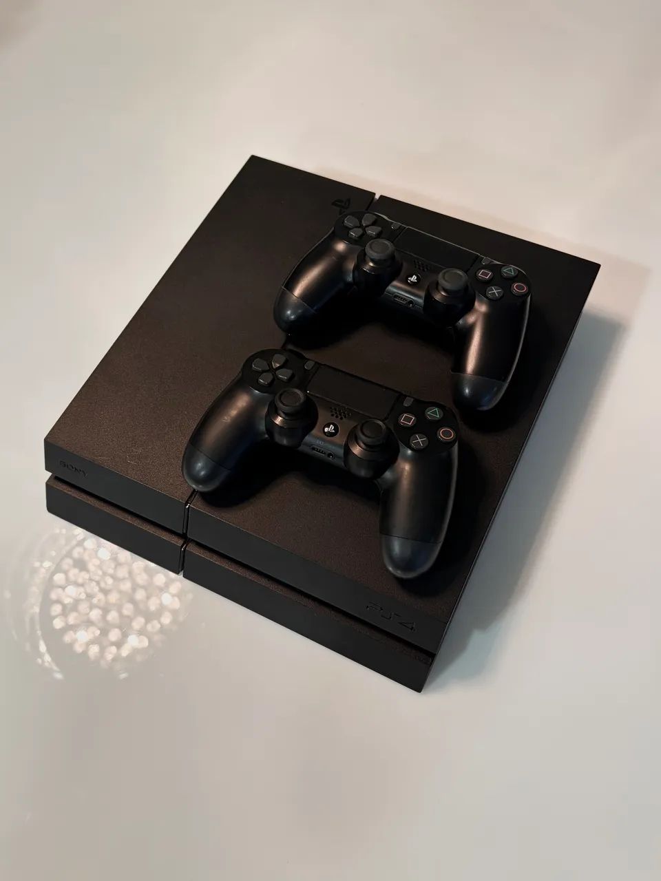 PS4 + 2 Controles + 4 Jogos  - Foto 2