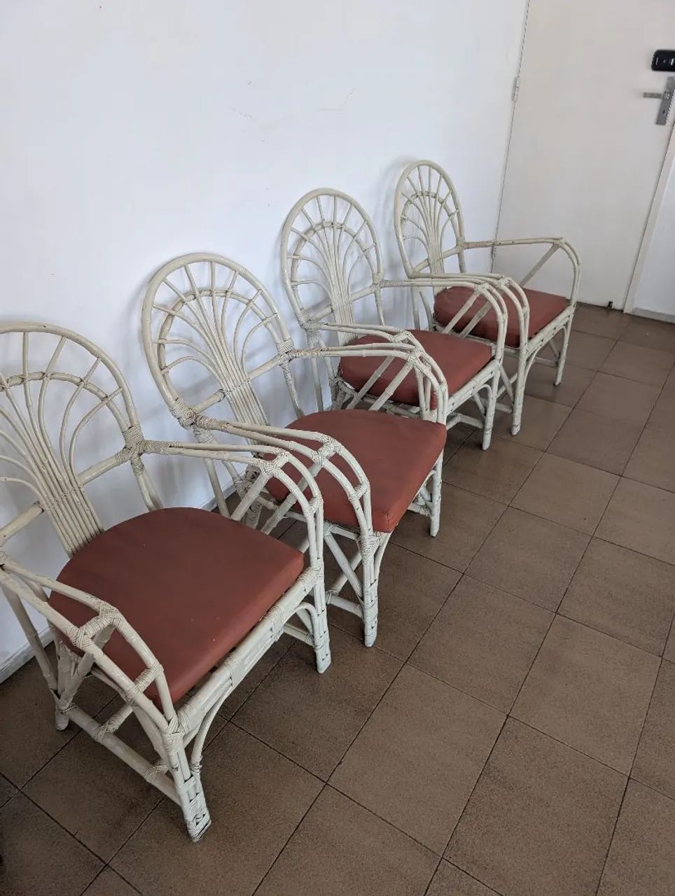 Conjunto de cadeiras e mesa de varanda 