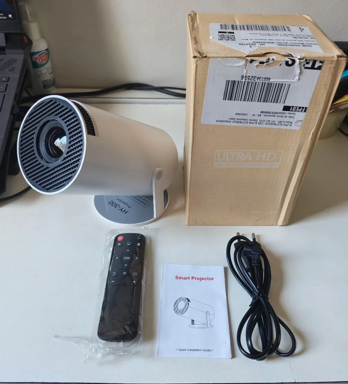 Mini Projetor Hy300 com Wi-fi, Bluetooth, som 5w. Com Android 11, YouTube, Netflix...