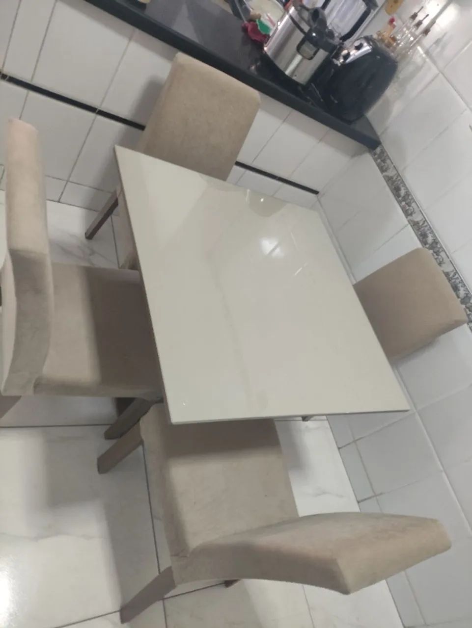 Mesa de jantar muito nova 
