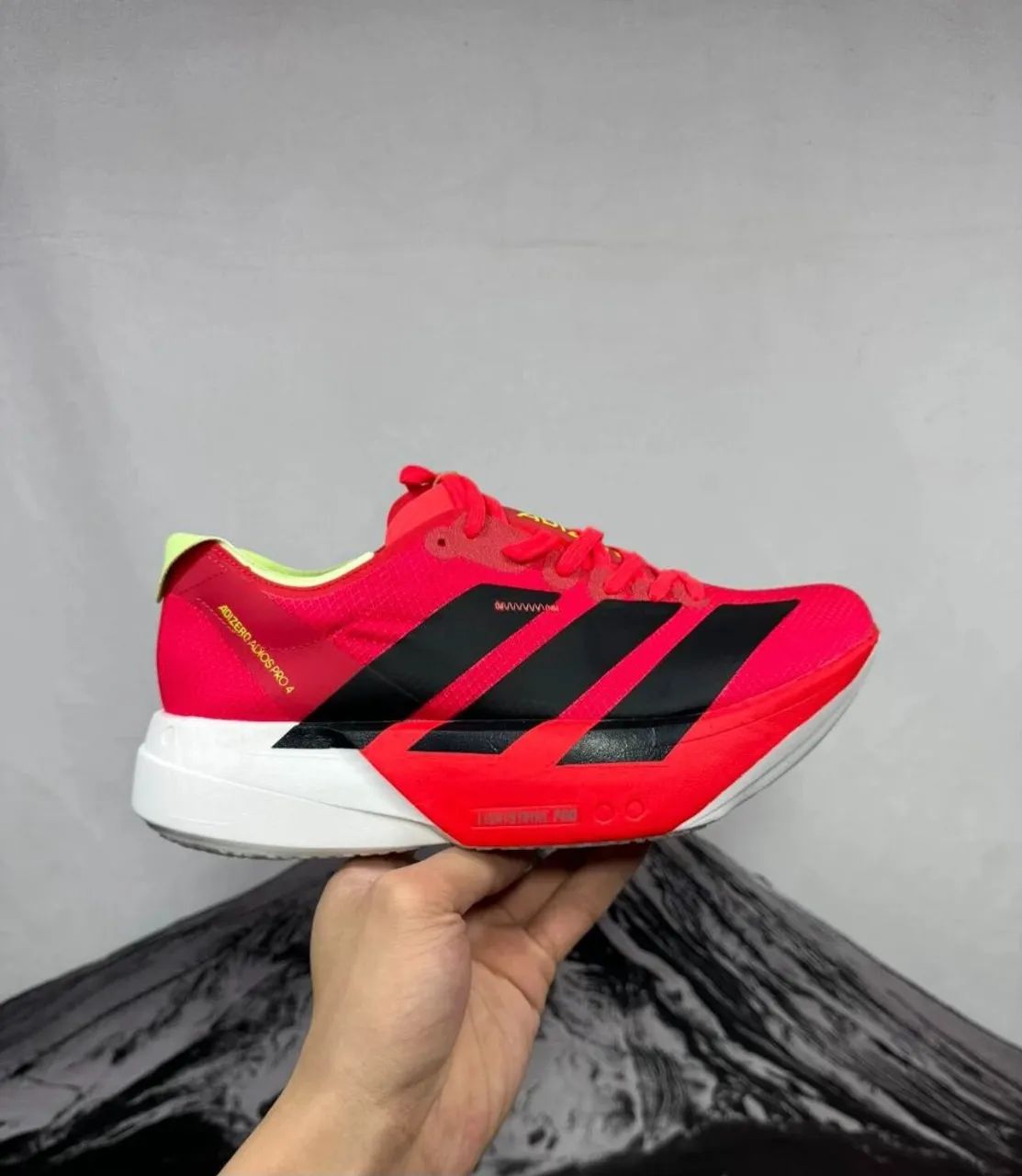 Tênis adizero pro 4