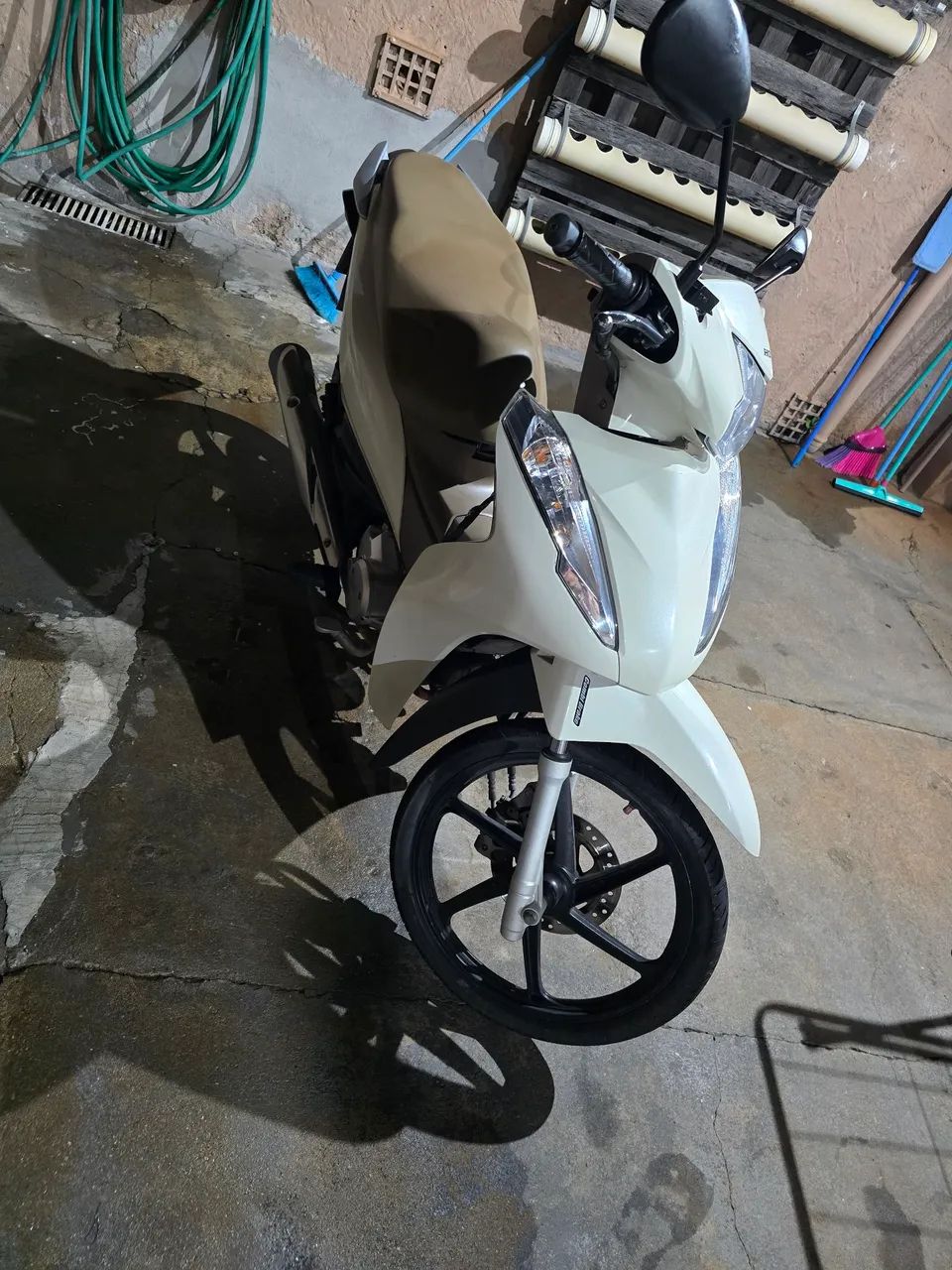 Honda Biz 125i Branco 17/18 - Foto 2