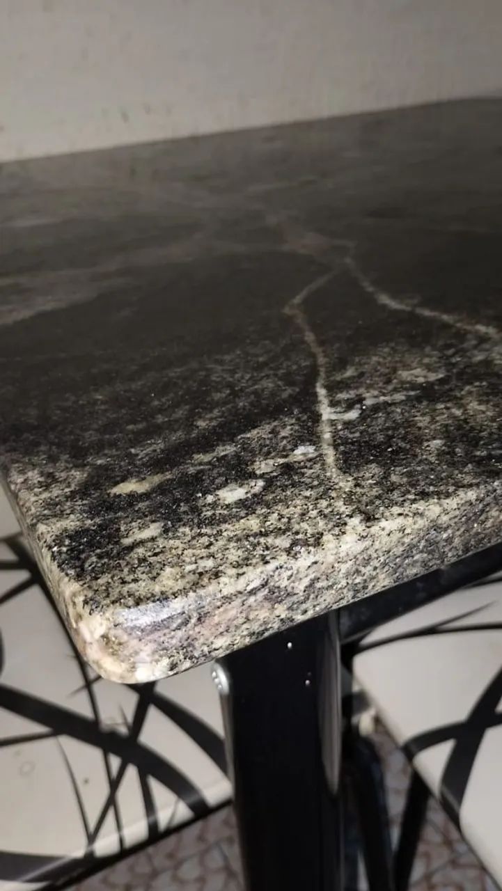 Mesa de granito+ 4 cadeiras - R$450  - Foto 3