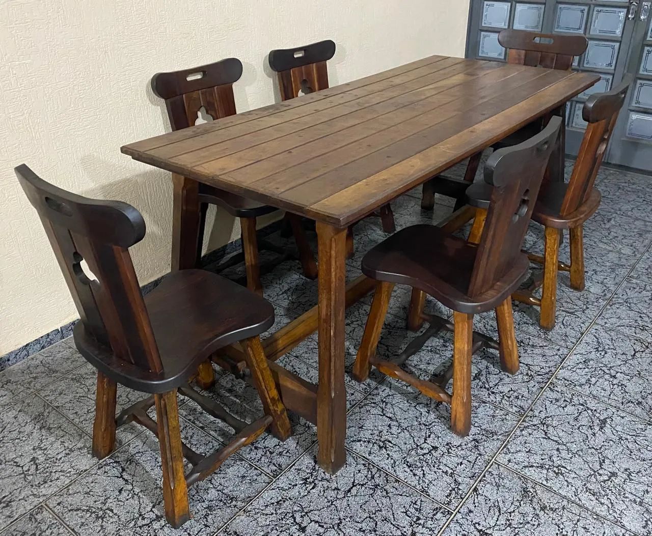 Mesa em madeira maciça impecavel - Foto 3