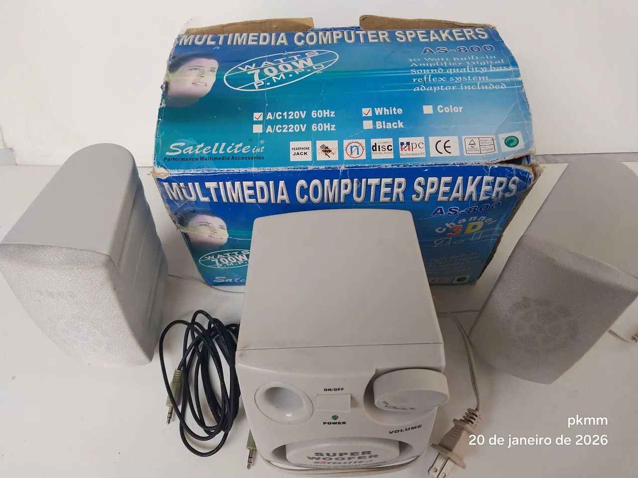 Caixas de som antigas 700 whatss p.m.p.o 127v pc - Foto 4