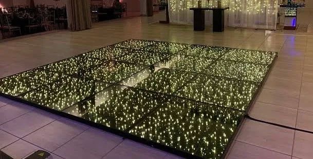 Aluguel de pista led Paris 4M x 4M.
