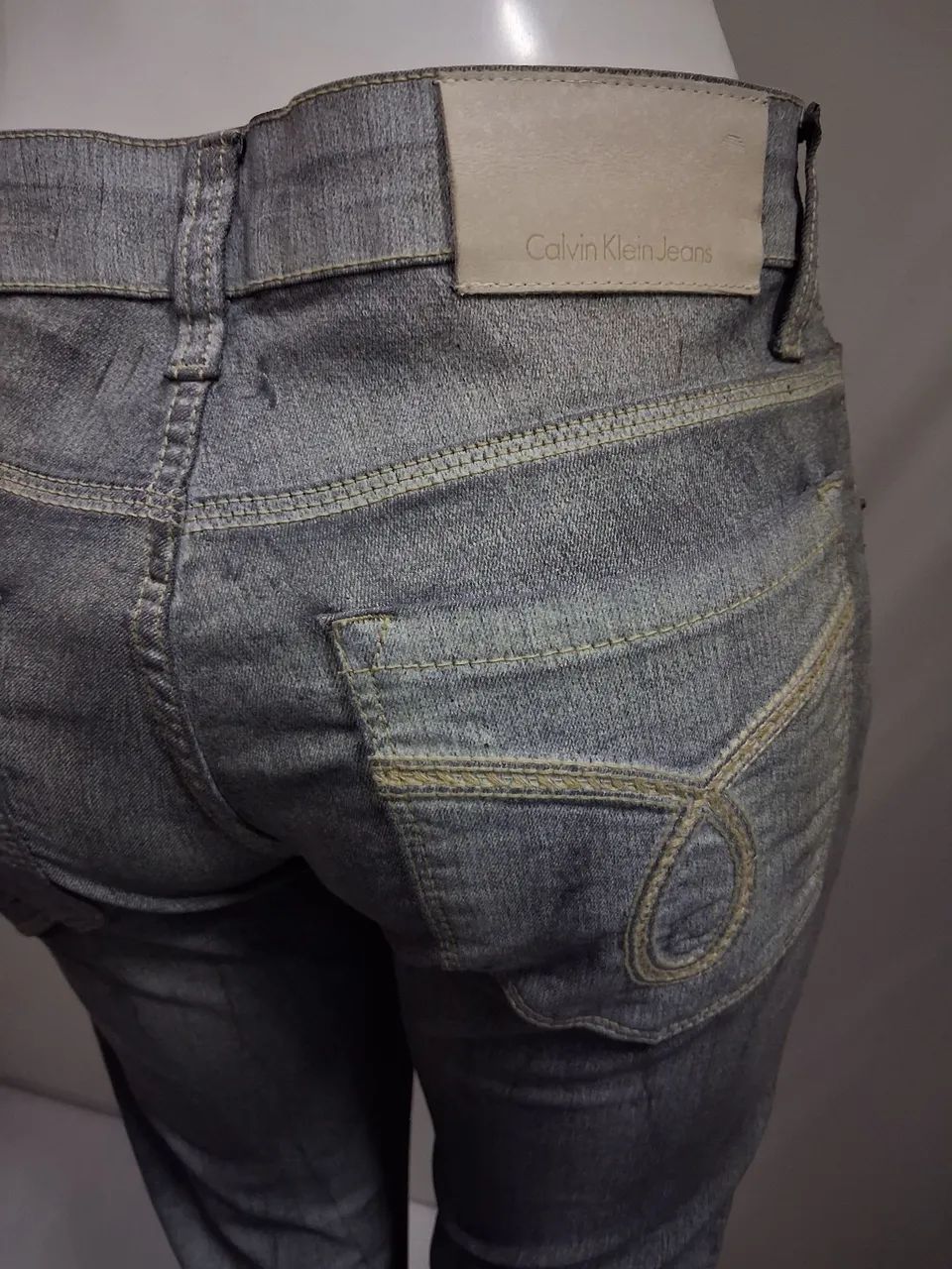 Calça feminina Calvin klein estonada n.38 em ótimo estado  - Foto 5