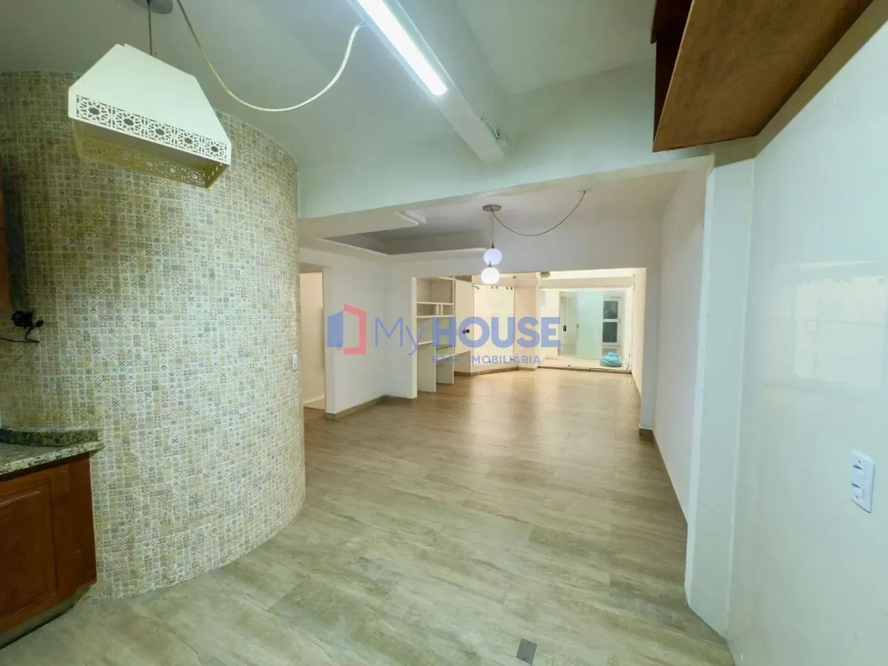 Casa Triplex Semi Mobiliada com 3 Suítes, Piscina e Garagem Coberta no Centro da Cidade  P - Foto 3