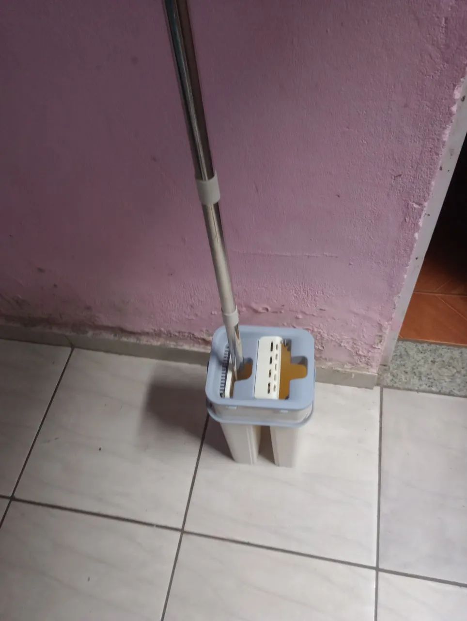 Mop flat de limpeza com cabo extensor de inox usado excelente 