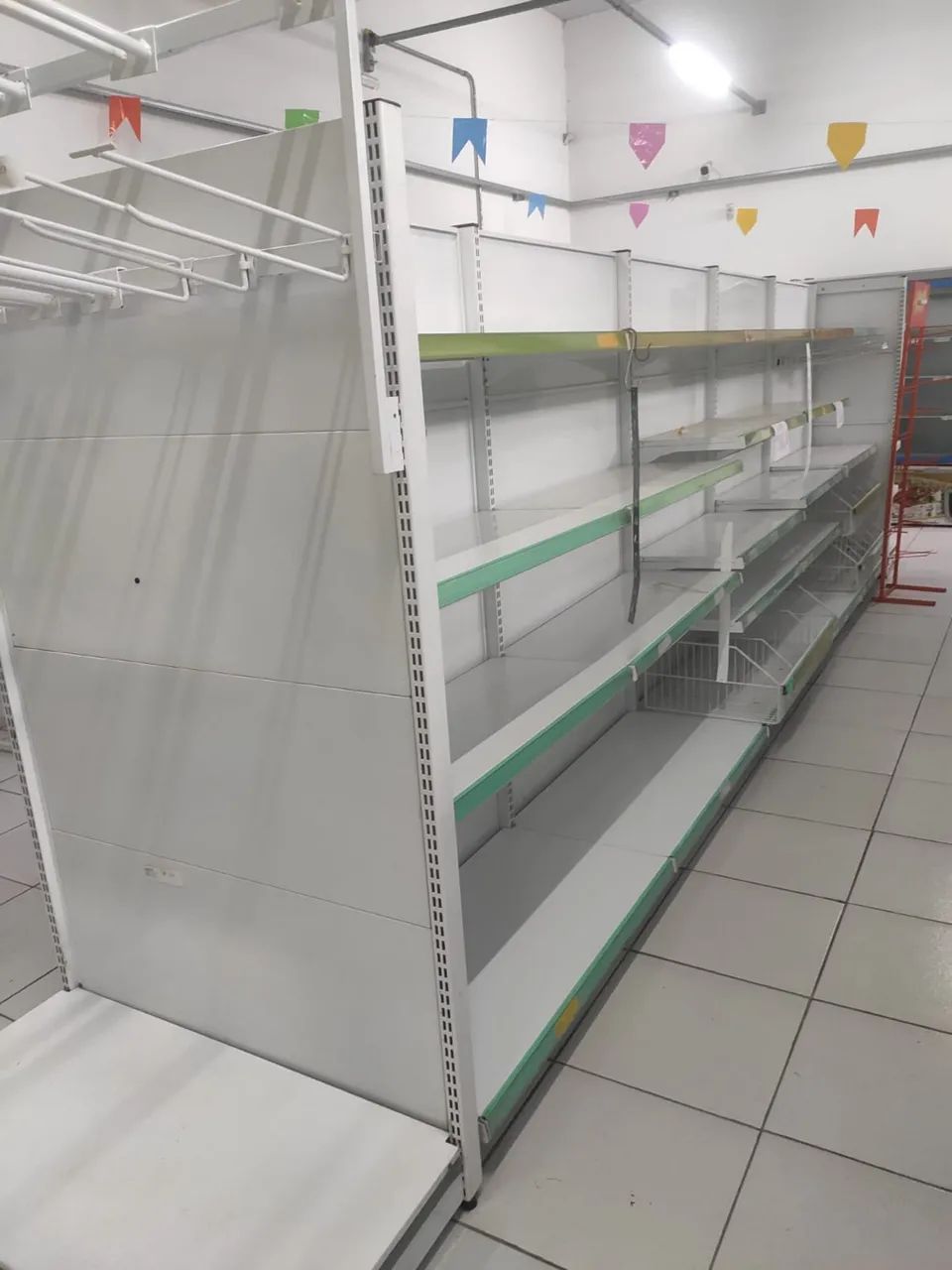 GÔNDOLAS DE AÇO PARA SUPERMERCADO - ÓTIMA OPORTUNIDADE - Foto 4