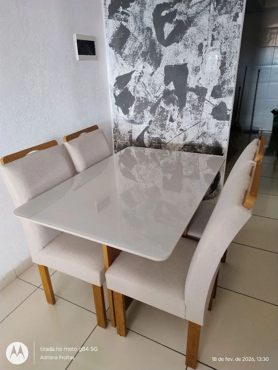 Mesa 4 cadeiras nova