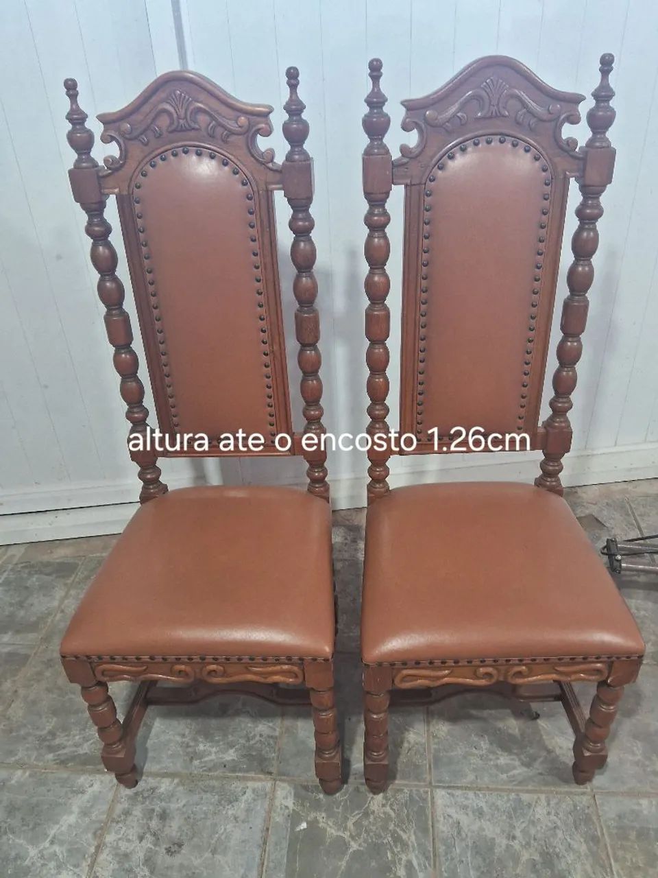 Cadeiras antigas de madeira 