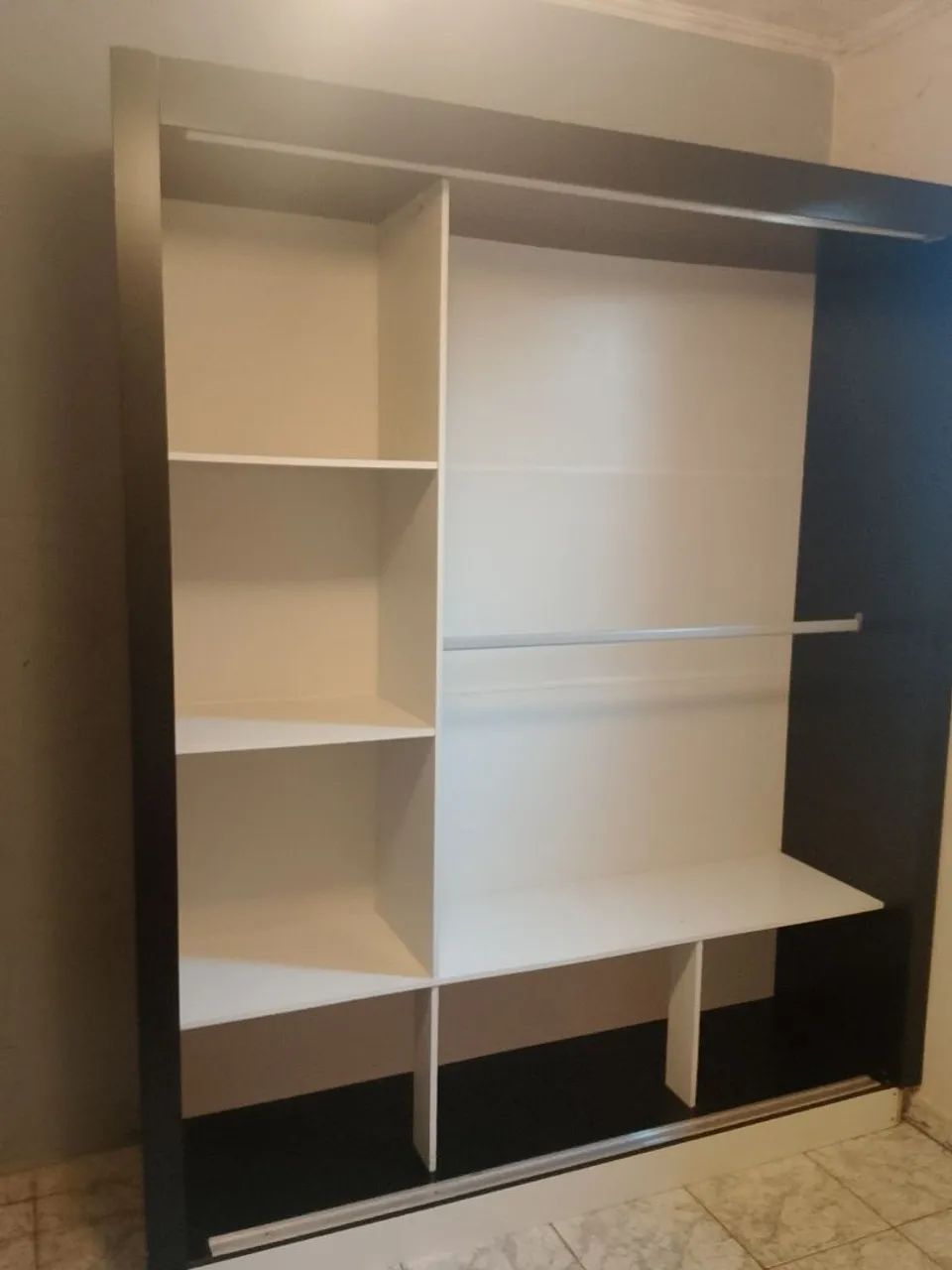 Vendo guarda roupa usado entrega e montagem grátis  - Foto 2