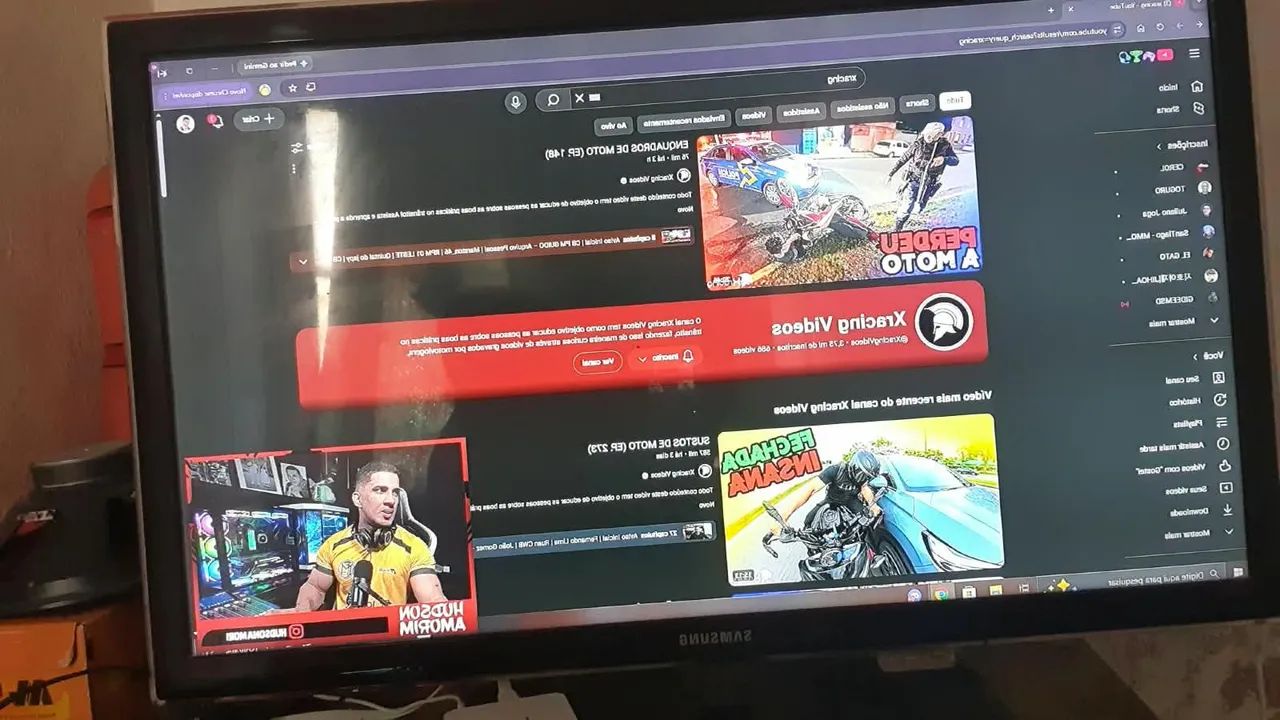 VEMDO TV SAMSUNG 40 POLEGADAS NÃO E SMART ELA ESTÁ COM 4 LISTAS NO CANTO  - Foto 3