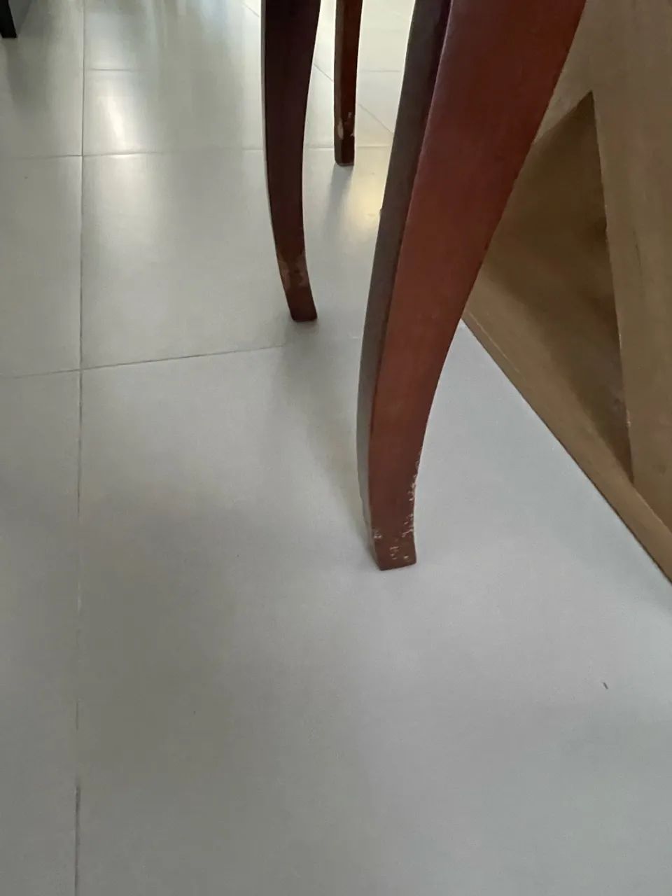 Mesa de Vidro com 6 lugares, base de madeira - Foto 5