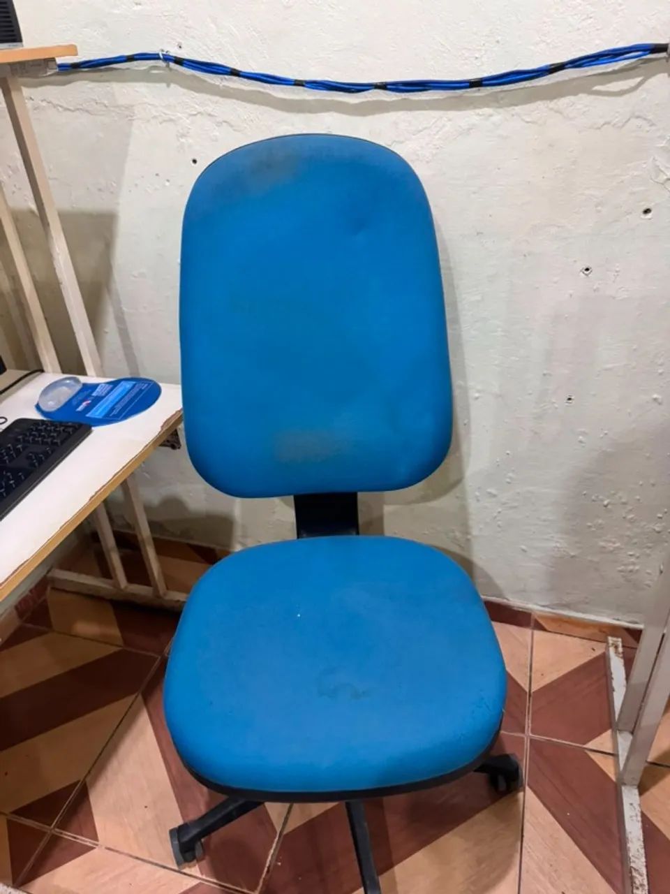 CADEIRA ESCRITORIO PRETA - Foto 4
