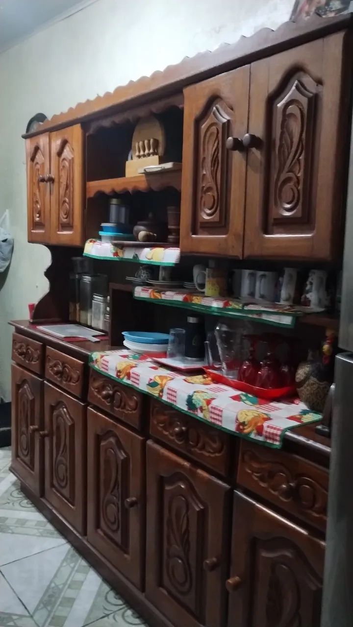 Armario de cozinha e 02 comodas