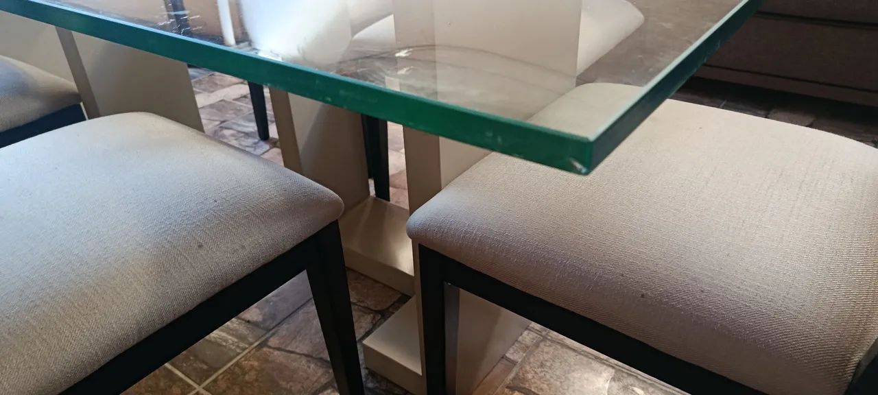 Mesa 6 cadeiras tampo de vidro 