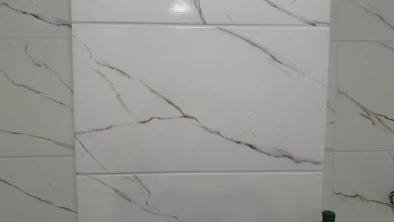 Sobra de piso cerâmico, 25 peças de 32,5 cm X 57 cm, lindo, área total de 4,63 m².  - Foto 3