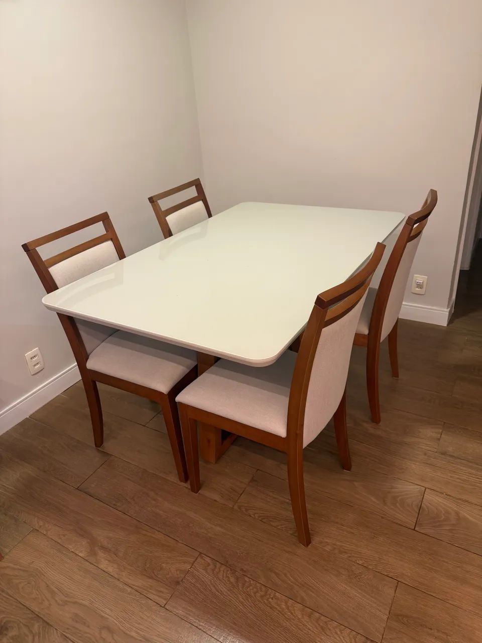 Mesa com 4 cadeiras 64962186057347120