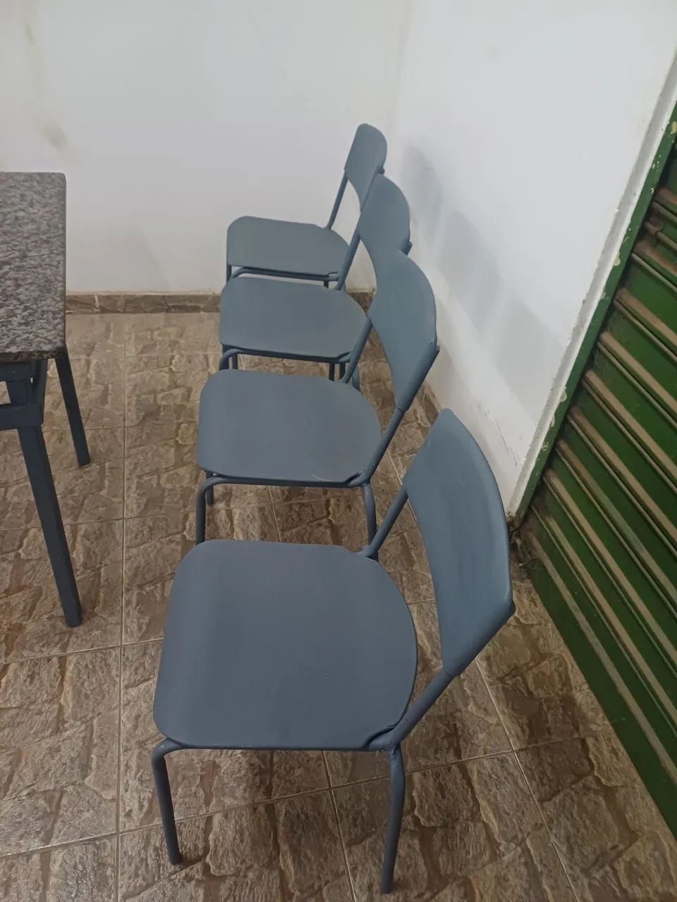 Vendo essa mesa com 4 cadeiras  - Foto 3