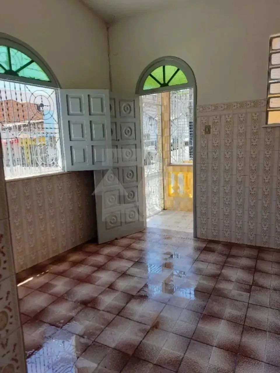 Casa à Venda no Bairro Centro com 2 Banheiros e Garagem