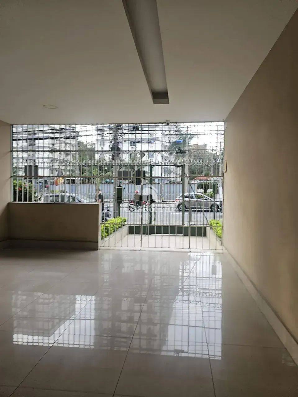 Apartamento 2 Quartos com Varanda e Vaga de Garagem na Av. Paulo Roser - Foto 3