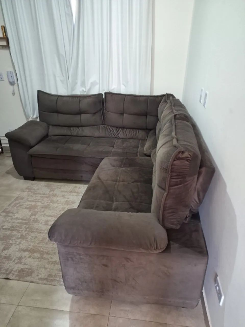 SOFÁ DE CANTO MARROM