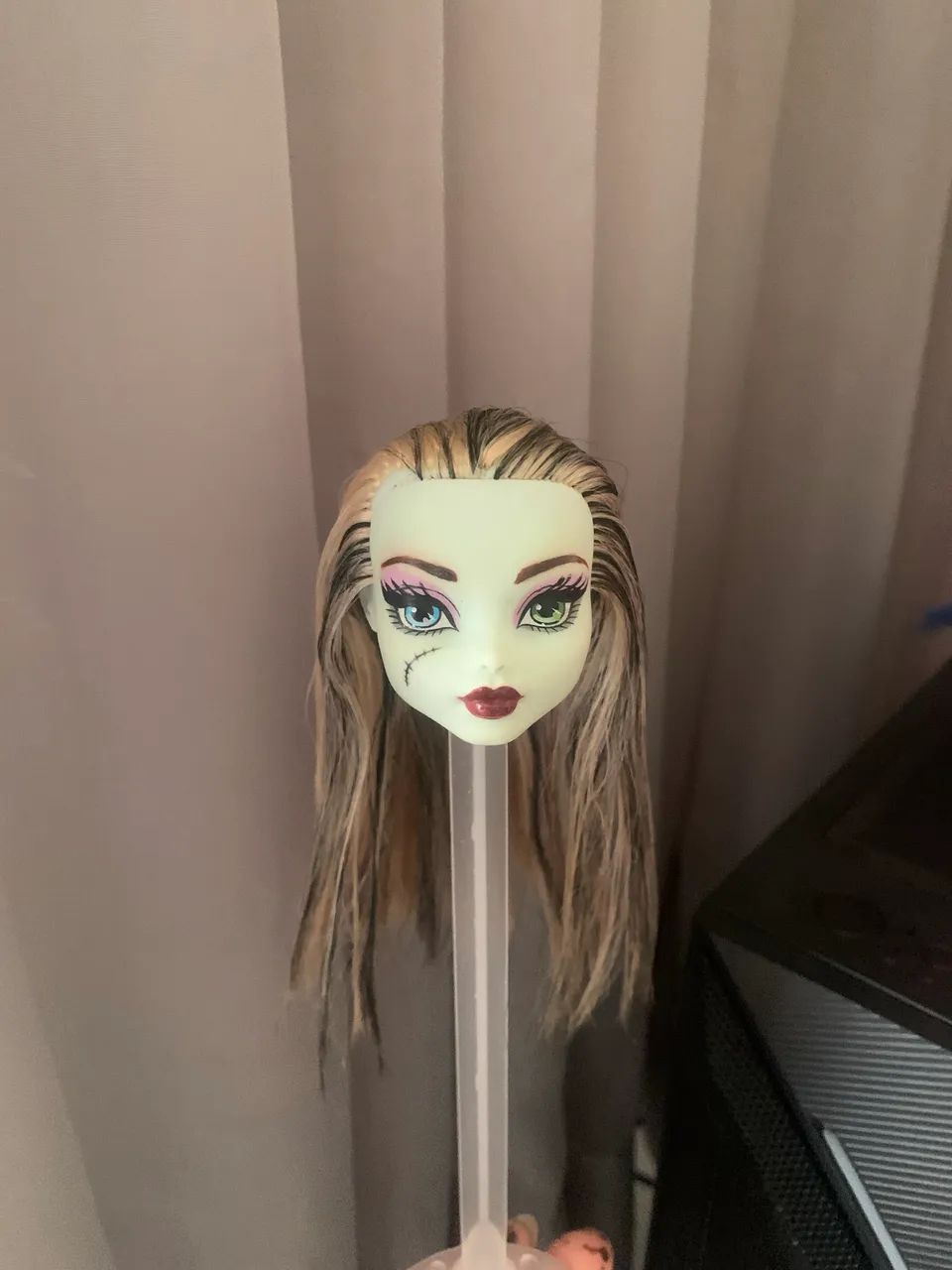 Cabeça Monster High Frankie básica wave 1 com repaint 