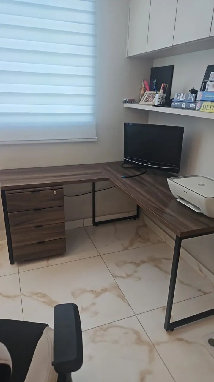 Mesa de escritório em L