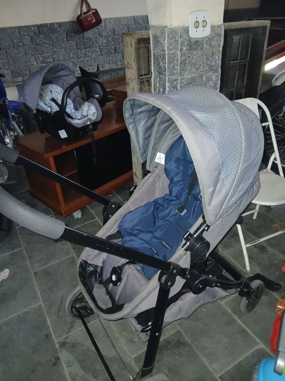 Carrinbo de bebe com bebe conforto - Foto 3