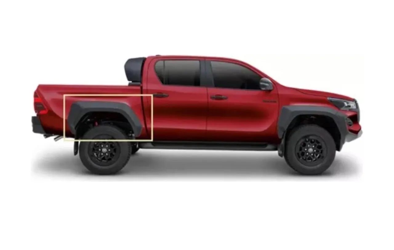 Moldura alagador paralama traseira Direita Toyota Hilux 2022 a