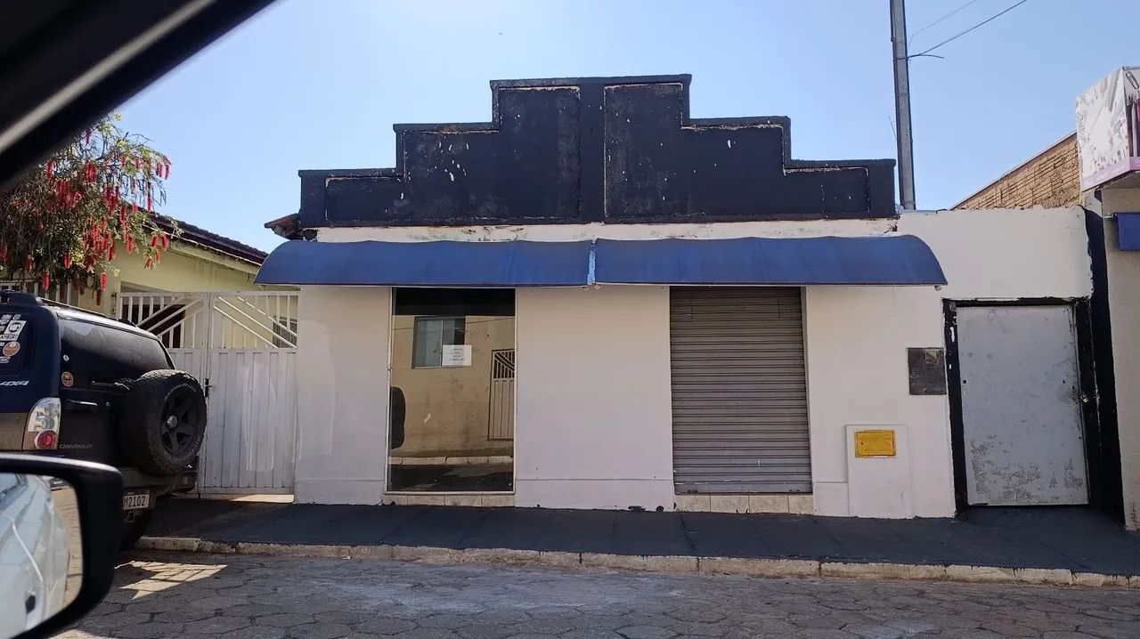 Imóvel no centro, na rua principal da cidade 