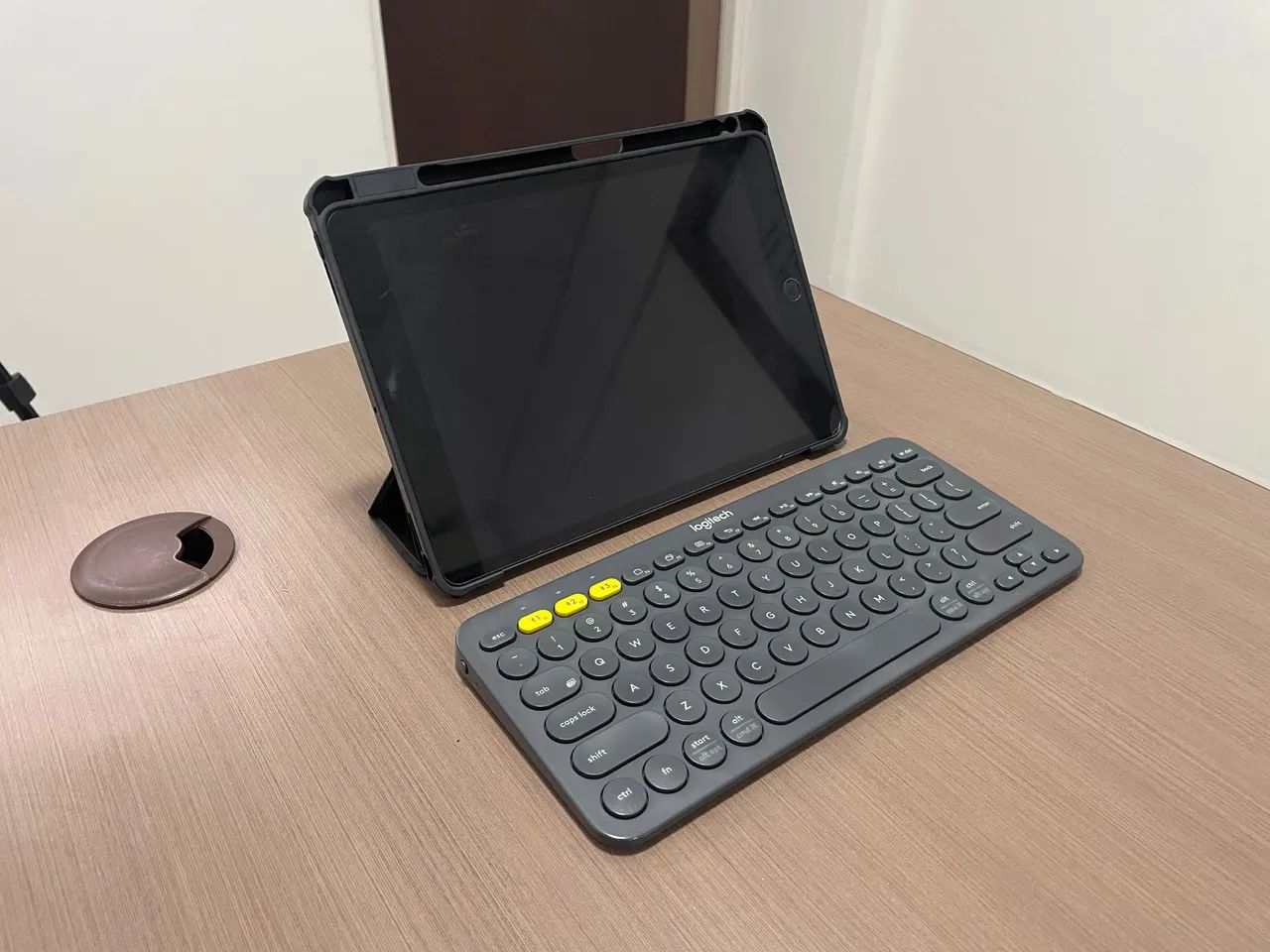 iPad 9 geração estado de novo, acompanha teclado capa e película  - Foto 5