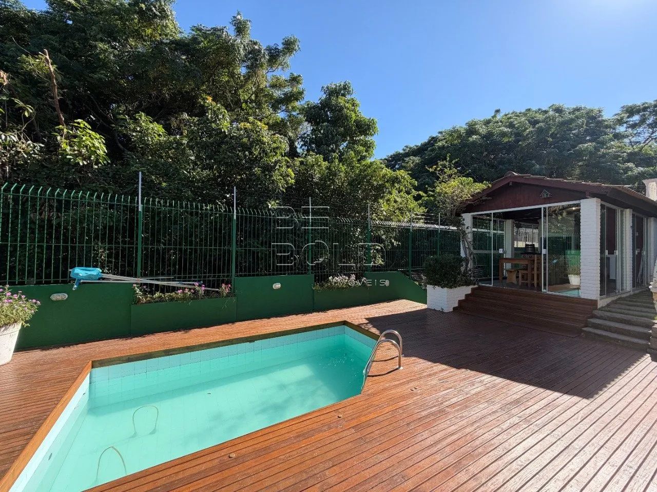 Casa 4 dormitórios com ótima localização