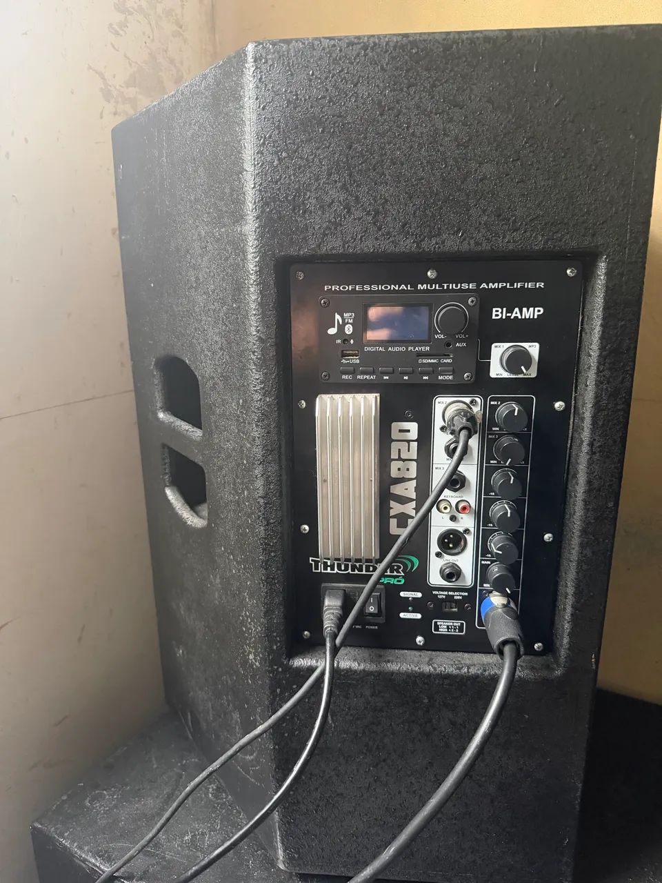 Caixa ativa thunderlight