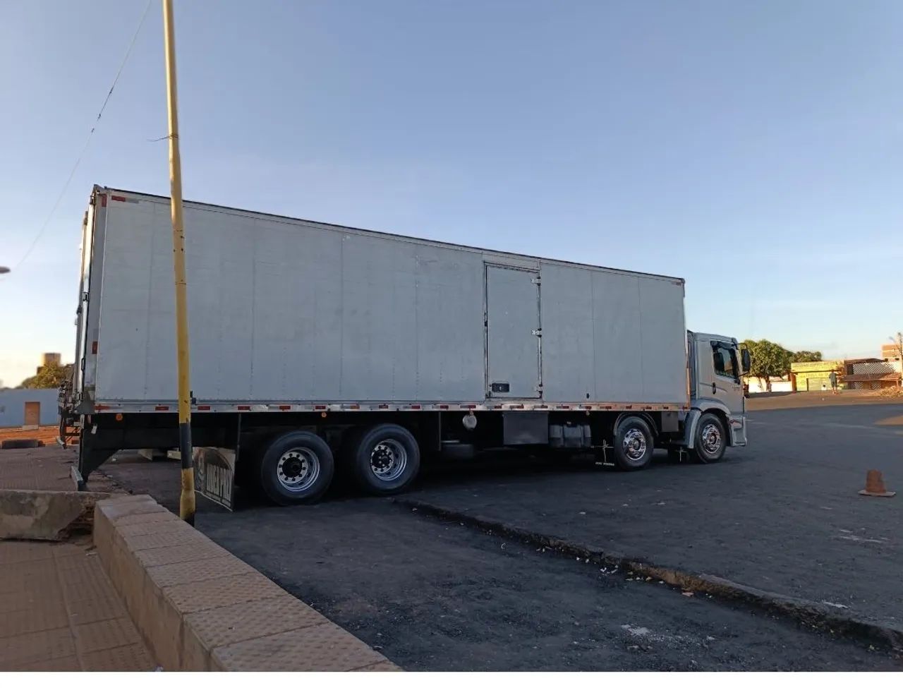 24250 bitruck baú  - Foto 3