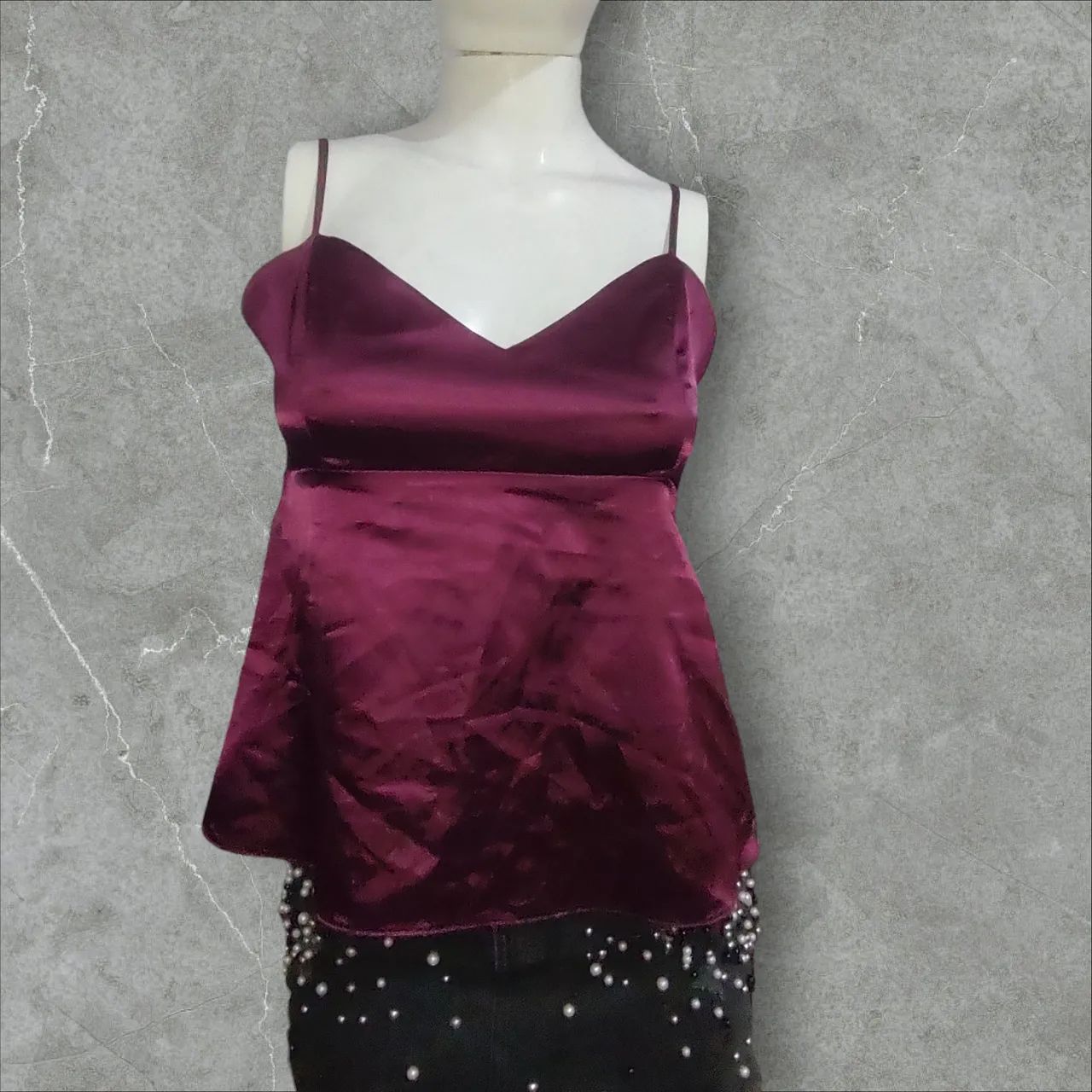 Blusa em seda na cor vinho