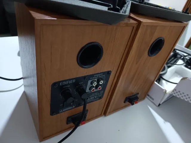 Monitor De Áudio Edifier R1000t4 + Microfone + Fone de referência - Foto 3