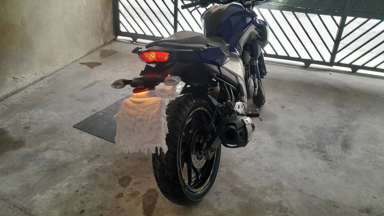 FZ 25 YAMAHA  - Foto 3