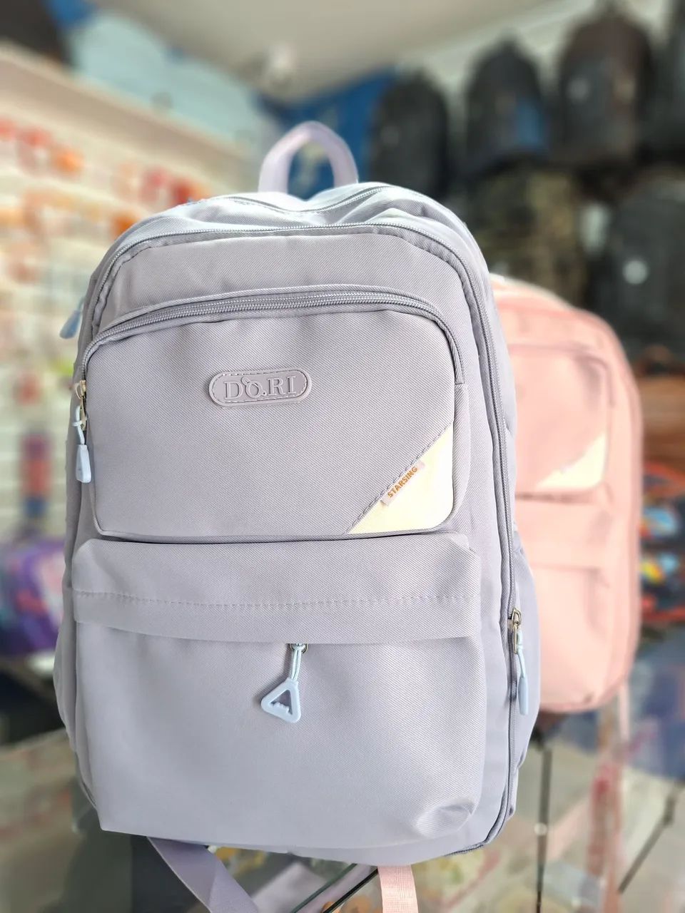 Mochila feminina com bolso estojo - Foto 2